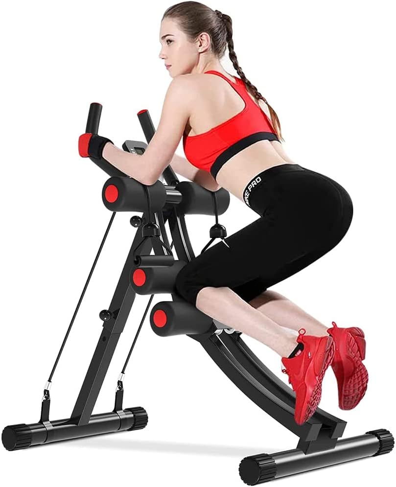 אישה משתמשת במכשיר Alephneta AbSculpt™ לאימון בטן, להגברת כוח ועיצוב הגוף.